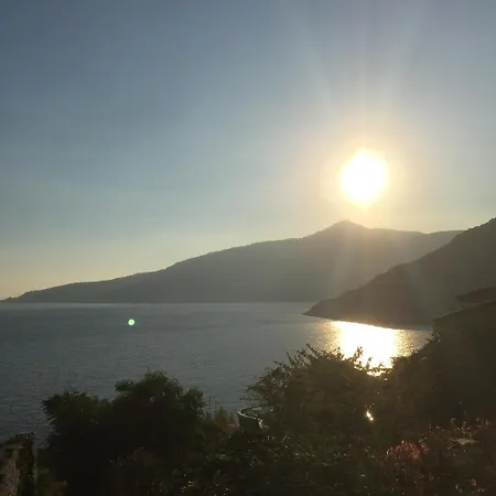 Amazing Seafront 4 Bedrooms Villa In Kalkan Centre וילה *