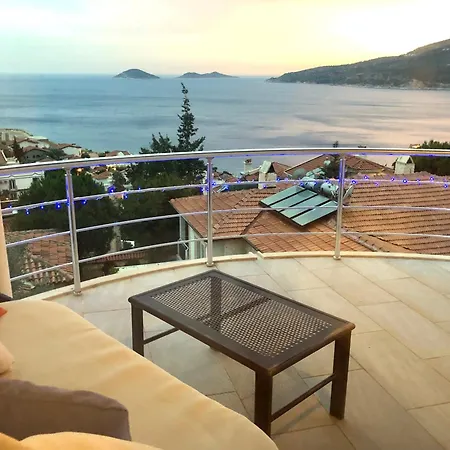 Amazing Seafront 4 Bedrooms Villa In Kalkan Centre וילה