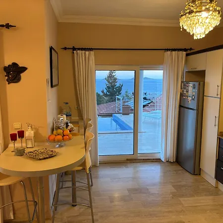 Amazing Seafront 4 Bedrooms Villa In Kalkan Centre וילה קס
