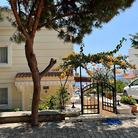 Amazing Seafront 4 Bedrooms Villa In Kalkan Centre קס